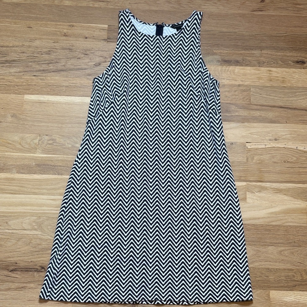 Ann Taylor Black and White Zigzag Sleeveless Midi Dress Women’s XS